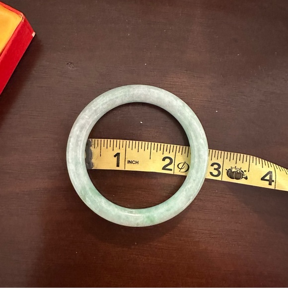 LIGHT GREEN JADE BANGLE - Picture 3 of 6